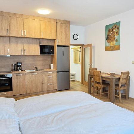 Riverside Apartment Praha Екстериор снимка