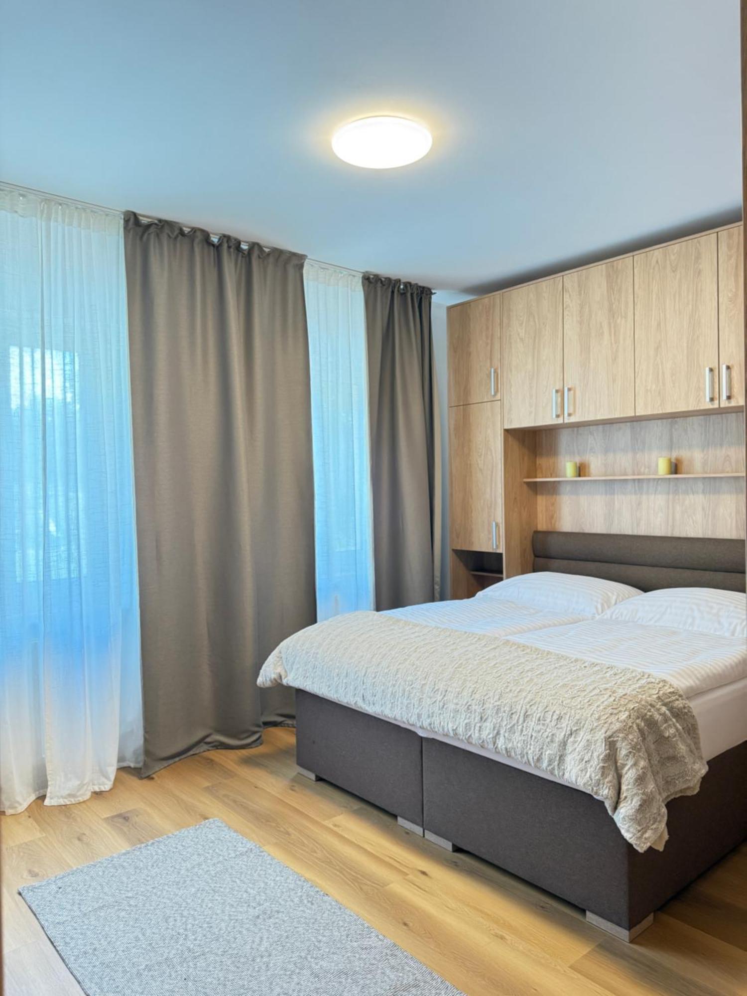 Riverside Apartment Praha Екстериор снимка