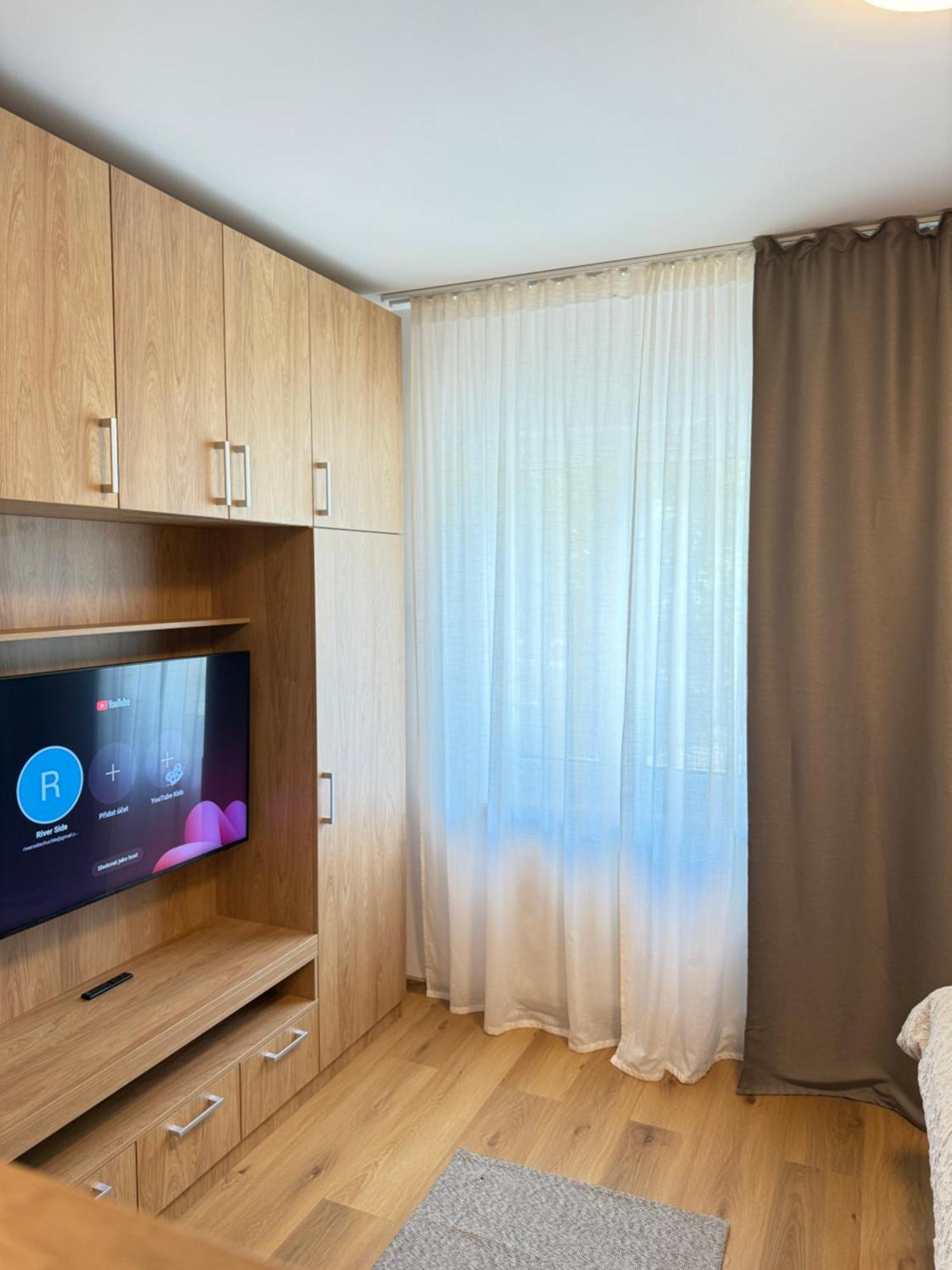 Riverside Apartment Praha Екстериор снимка