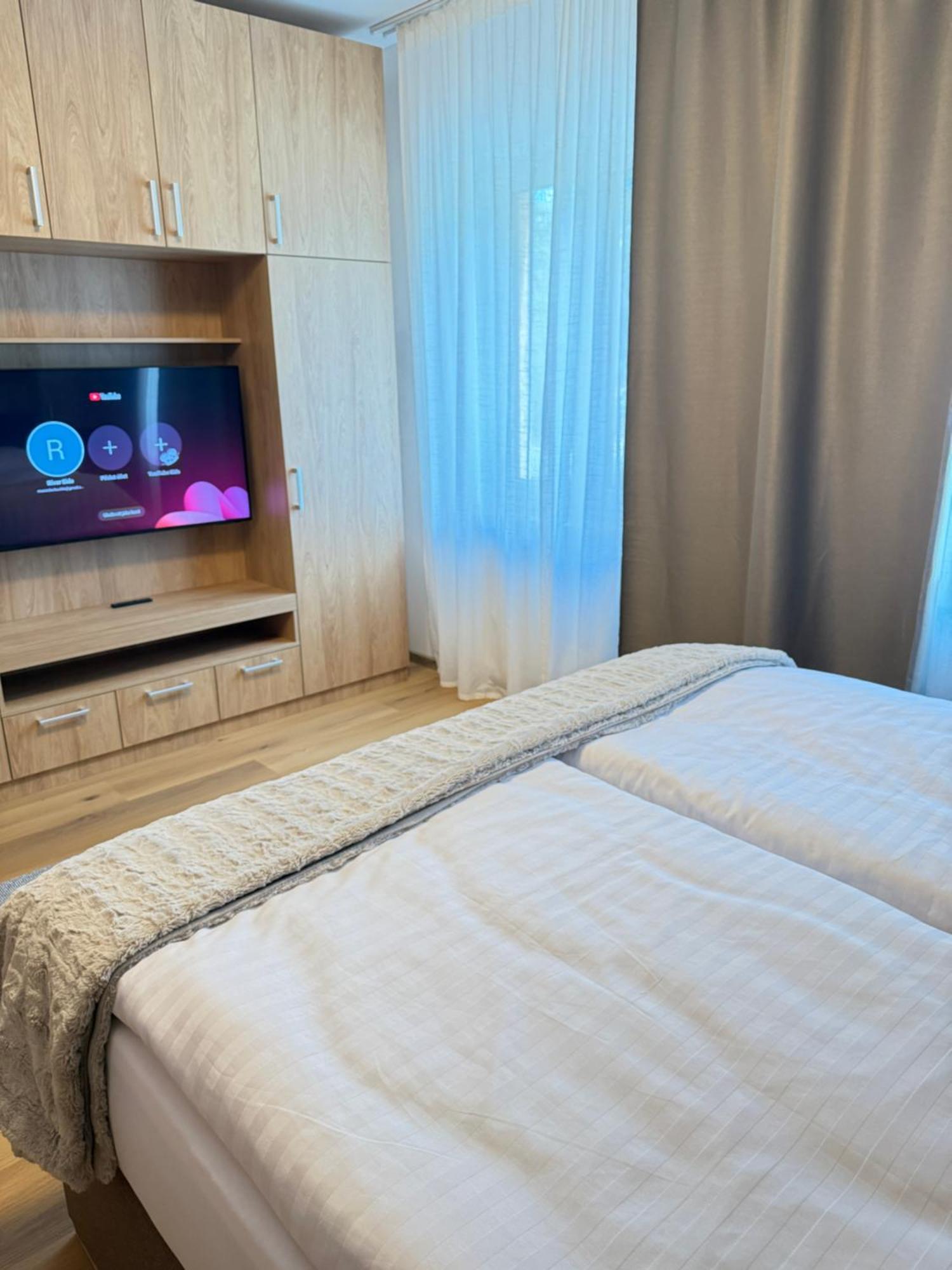 Riverside Apartment Praha Екстериор снимка