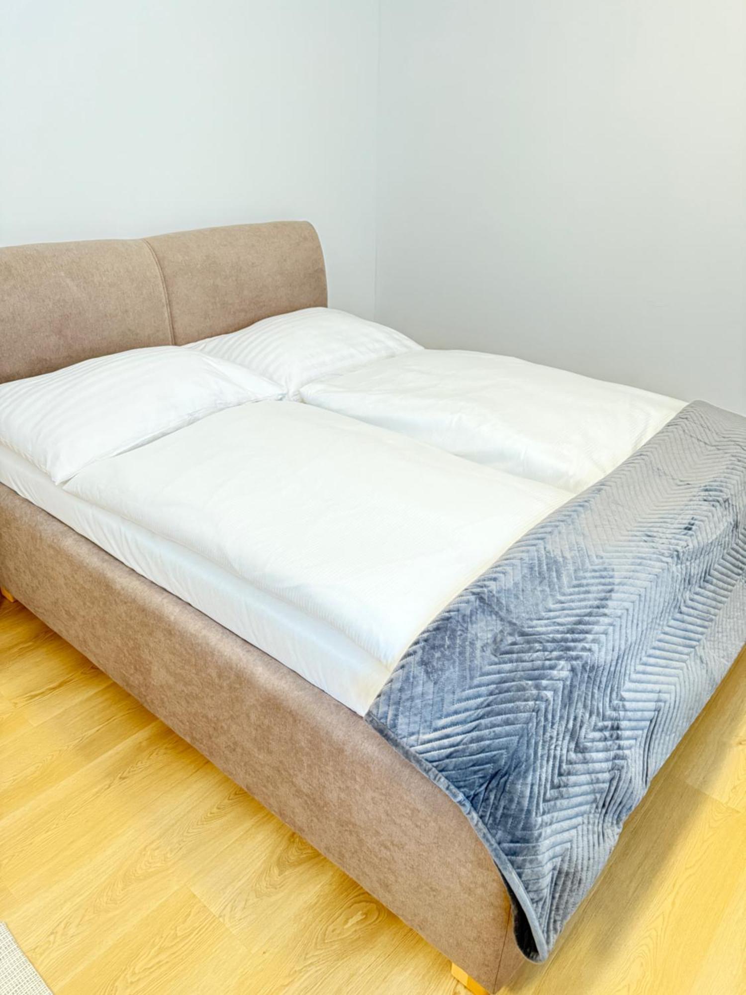 Riverside Apartment Praha Екстериор снимка
